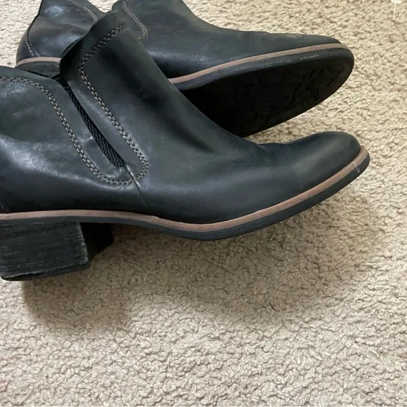 Korks Tea Black Leather Heeled Booties SZ 7.5 - Picture 8 of 9